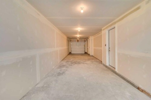 305 Shawnee Square Sw, Calgary, AB - Indoor Photo Showing Other Room