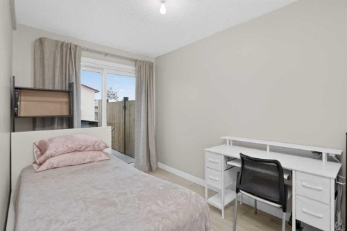 3503 42 Street Ne, Calgary, AB - Indoor Photo Showing Bedroom