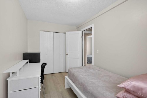 3503 42 Street Ne, Calgary, AB - Indoor Photo Showing Bedroom