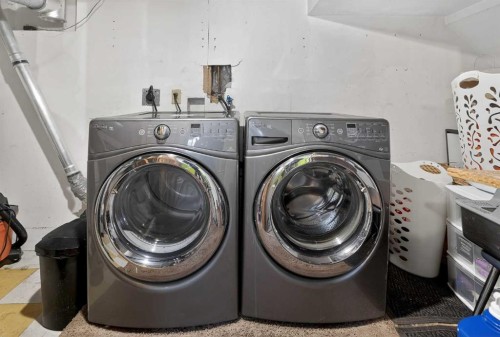 3503 42 Street Ne, Calgary, AB - Indoor Photo Showing Laundry Room