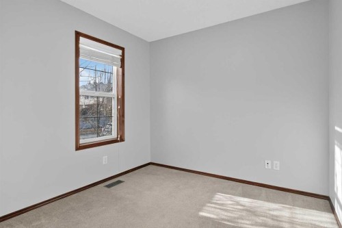 4358 Elgin Avenue Se, Calgary, AB - Indoor Photo Showing Other Room