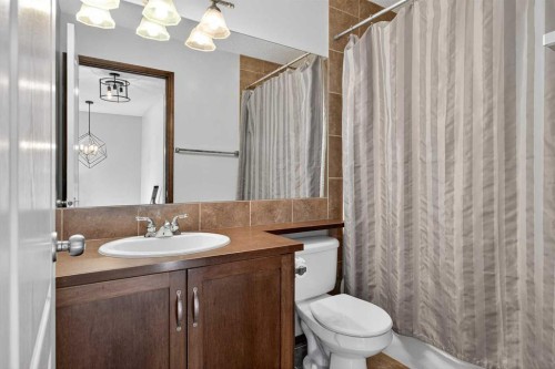 4358 Elgin Avenue Se, Calgary, AB - Indoor Photo Showing Bathroom