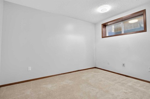 4358 Elgin Avenue Se, Calgary, AB - Indoor Photo Showing Other Room