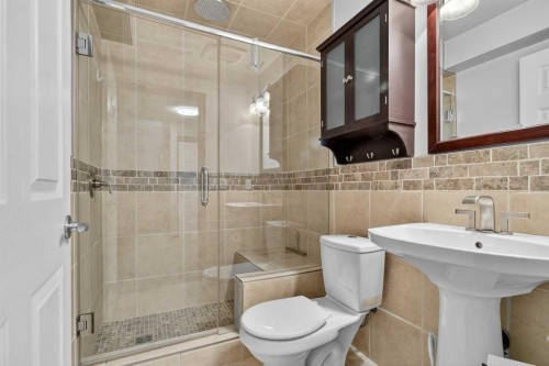 4358 Elgin Avenue Se, Calgary, AB - Indoor Photo Showing Bathroom