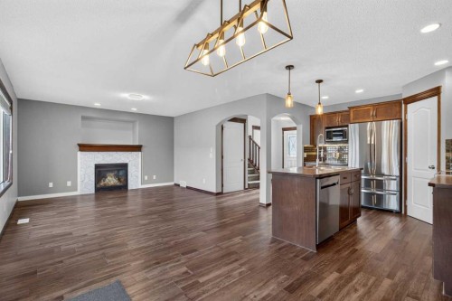 4358 Elgin Avenue Se, Calgary, AB - Indoor Photo Showing Kitchen With Stainless Steel Kitchen With Upgraded Kitchen