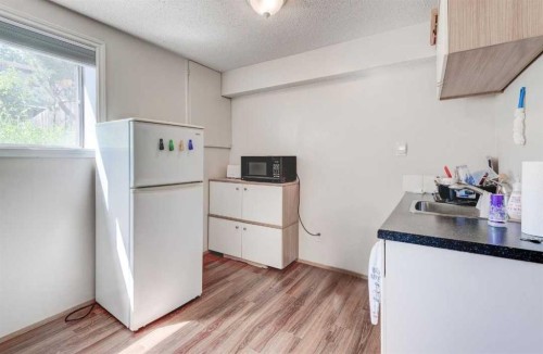 5 Fonda Drive Se, Calgary, AB - Indoor Photo Showing Kitchen