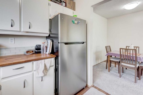 5 Fonda Drive Se, Calgary, AB - Indoor Photo Showing Kitchen