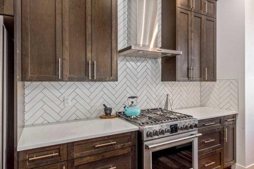 10 Cranbrook Hill Se, Calgary, AB - Indoor Photo Showing Kitchen With Upgraded Kitchen