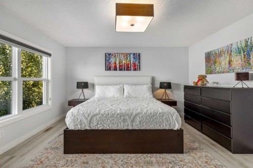 10 Cranbrook Hill Se, Calgary, AB - Indoor Photo Showing Bedroom