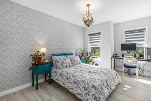 10 Cranbrook Hill Se, Calgary, AB - Indoor Photo Showing Bedroom