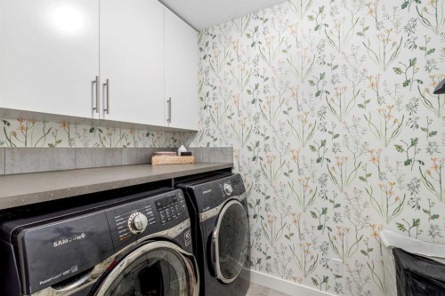 10 Cranbrook Hill Se, Calgary, AB - Indoor Photo Showing Laundry Room
