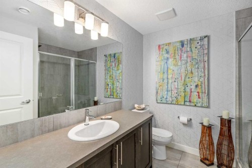 10 Cranbrook Hill Se, Calgary, AB - Indoor Photo Showing Bathroom