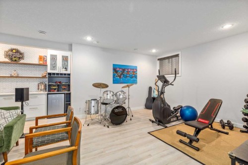 10 Cranbrook Hill Se, Calgary, AB - Indoor Photo Showing Gym Room