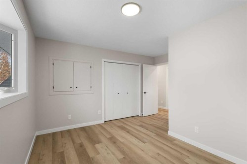 198 Silver Brook Road Nw, Calgary, AB - Indoor Photo Showing Other Room