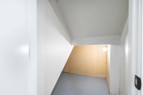 198 Silver Brook Road Nw, Calgary, AB - Indoor