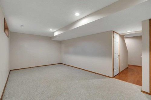 9526 21 Street Se, Calgary, AB - Indoor