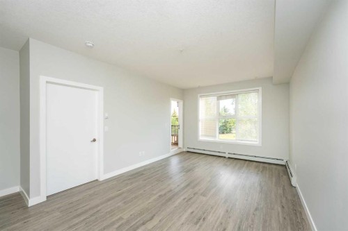 3218-95 Burma Star Road Sw, Calgary, AB - Indoor Photo Showing Other Room