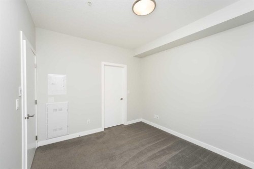 3218-95 Burma Star Road Sw, Calgary, AB - Indoor Photo Showing Other Room