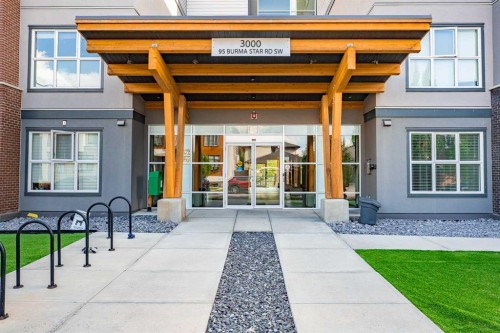 3218-95 Burma Star Road Sw, Calgary, AB - Outdoor With Facade