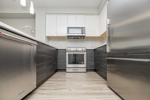 3218-95 Burma Star Road Sw, Calgary, AB - Indoor Photo Showing Kitchen With Stainless Steel Kitchen