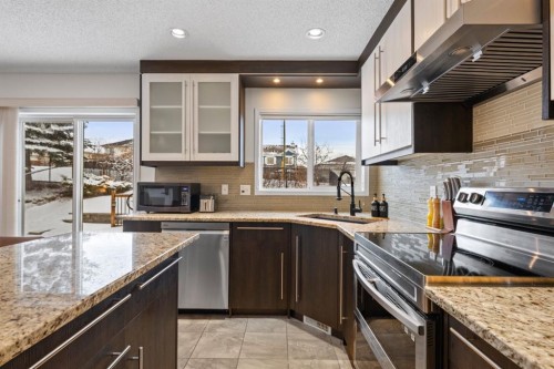 111 Panorama Hills Way Nw, Calgary, AB - Indoor Photo Showing Kitchen With Upgraded Kitchen