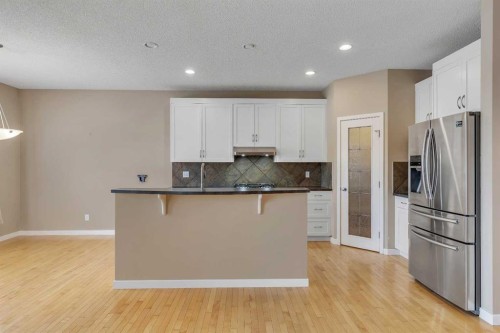 119 Valley Stream Circle Nw, Calgary, AB - Indoor Photo Showing Kitchen