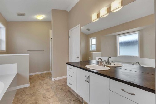 119 Valley Stream Circle Nw, Calgary, AB - Indoor Photo Showing Bathroom