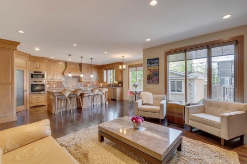2609 7 Avenue Nw, Calgary, AB - Indoor Photo Showing Living Room