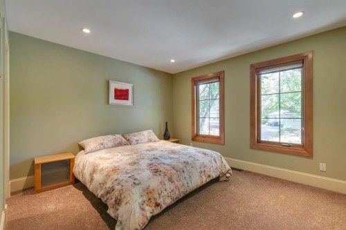 2609 7 Avenue Nw, Calgary, AB - Indoor Photo Showing Bedroom