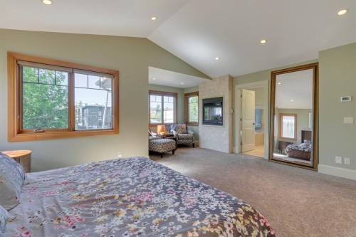 2609 7 Avenue Nw, Calgary, AB - Indoor Photo Showing Bedroom