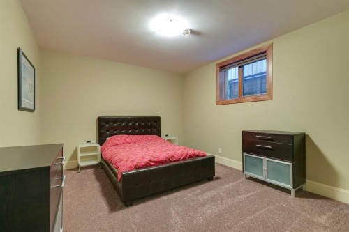 2609 7 Avenue Nw, Calgary, AB - Indoor Photo Showing Bedroom