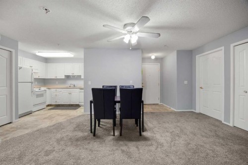 3214-6818 Pinecliff Grove Ne, Calgary, AB - Indoor Photo Showing Kitchen