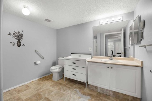 3214-6818 Pinecliff Grove Ne, Calgary, AB - Indoor Photo Showing Bathroom