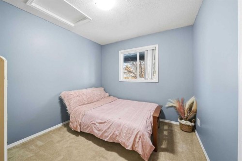 5 Greenview Way, Strathmore, AB - Indoor Photo Showing Bedroom