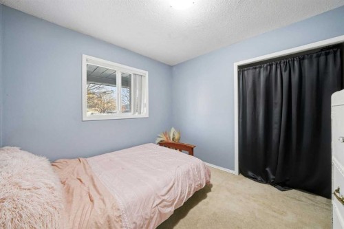 5 Greenview Way, Strathmore, AB - Indoor Photo Showing Bedroom
