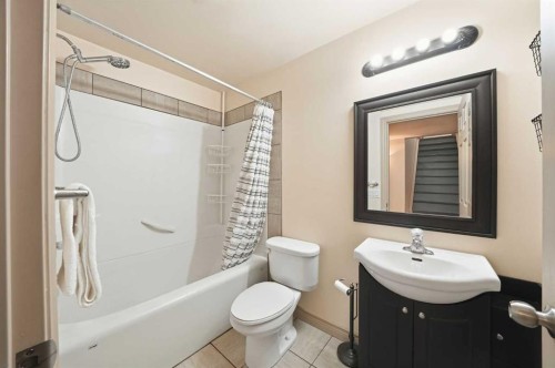 5 Greenview Way, Strathmore, AB - Indoor Photo Showing Bathroom