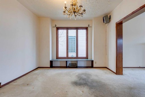 1747 2 Avenue Nw, Calgary, AB - Indoor Photo Showing Other Room