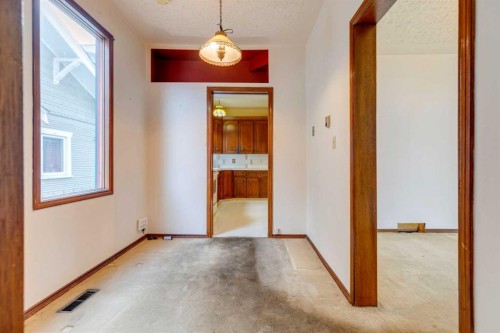 1747 2 Avenue Nw, Calgary, AB - Indoor Photo Showing Other Room