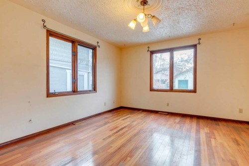 1747 2 Avenue Nw, Calgary, AB - Indoor Photo Showing Other Room
