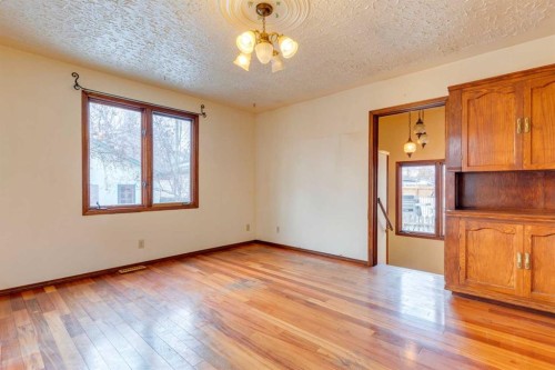 1747 2 Avenue Nw, Calgary, AB - Indoor Photo Showing Other Room