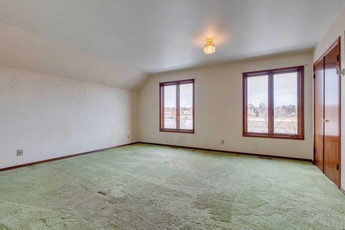1747 2 Avenue Nw, Calgary, AB - Indoor Photo Showing Other Room