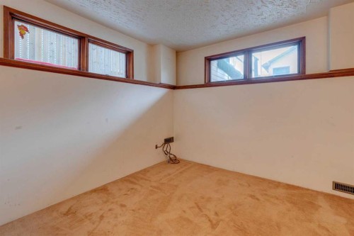 1747 2 Avenue Nw, Calgary, AB - Indoor Photo Showing Other Room