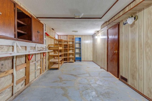 1747 2 Avenue Nw, Calgary, AB - Indoor Photo Showing Garage