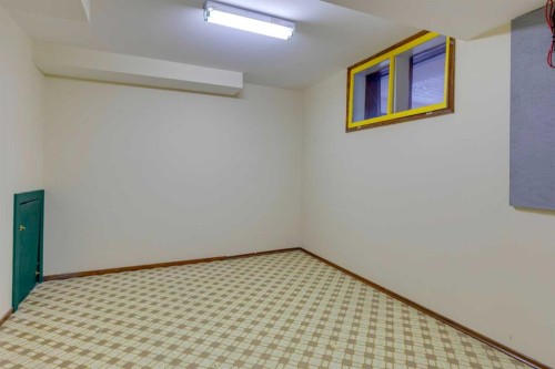 1747 2 Avenue Nw, Calgary, AB - Indoor Photo Showing Other Room