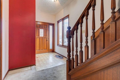 1747 2 Avenue Nw, Calgary, AB - Indoor Photo Showing Other Room