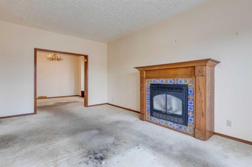 1747 2 Avenue Nw, Calgary, AB - Indoor Photo Showing Living Room With Fireplace