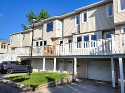 215 Killarney Glen Court SW Calgary, AB T3E 7H4