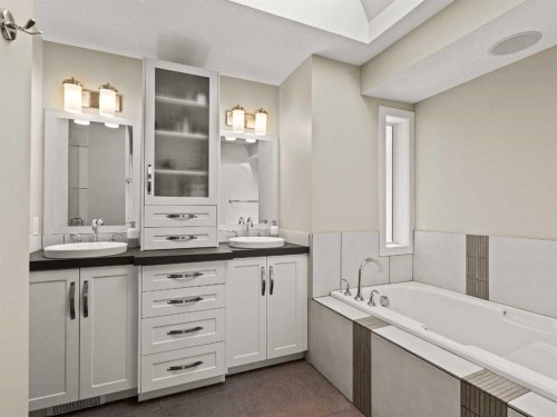 78 Auburn Glen Circle Se, Calgary, AB - Indoor Photo Showing Bathroom