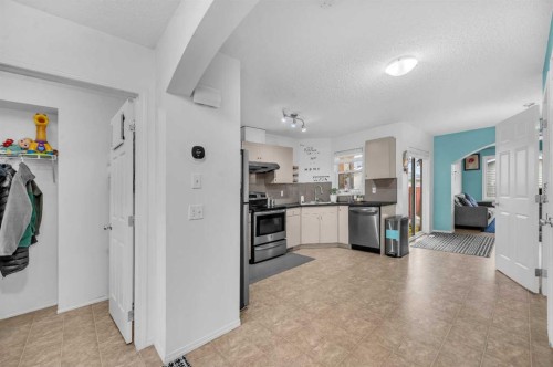 144 Saddlecrest Place Ne, Calgary, AB - Indoor Photo Showing Kitchen
