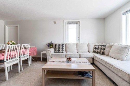 3217-6118 80 Avenue Ne, Calgary, AB - Indoor Photo Showing Living Room